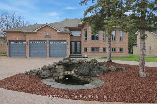 70 Fairway Cres, Wasaga Beach, ON, L9Z1B8 | Card Image