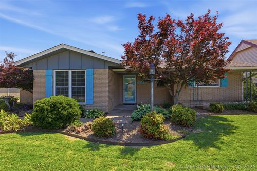 3335 S 82nd East Ave, Tulsa, OK, 74145-1429 | Card Image