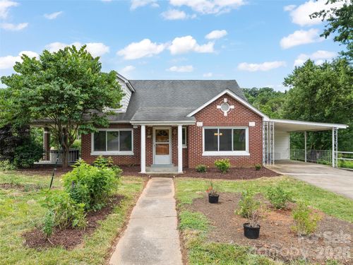 654 Ratcliff Cove Rd, Waynesville, NC, 28786-3546 | Card Image