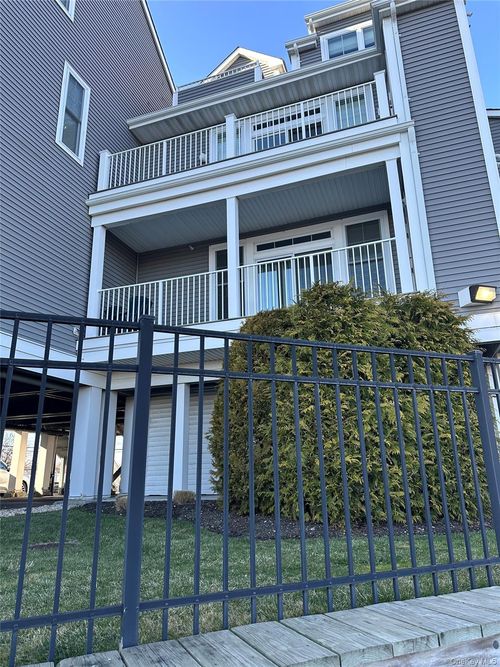 311 Marina Pointe Dr, East Rockaway, NY, 11518-2069 | Card Image