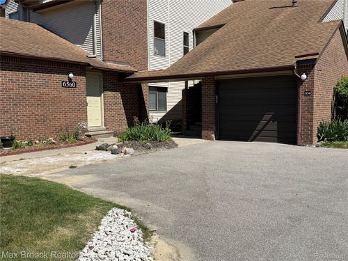 104-6560 Ridgefield Circle, West Bloomfield Charter Township, MI, 48322 | Card Image
