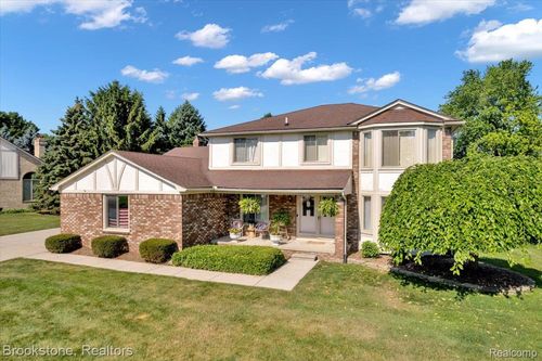 46655 Spruce Dr, Shelby Township, MI, 48315-5157 | Card Image