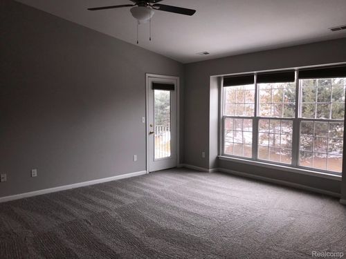 43915 Elm Dr, Sterling Heights, MI, 48313-1183 | Card Image