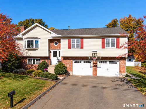 9 Lawrence St, Woodbridge, CT, 06525-2343 | Card Image