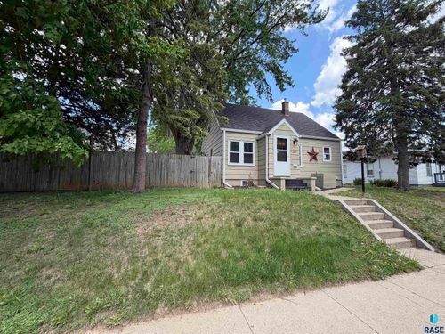 320 N Grange Ave Avenue, Sioux Falls, SD, 57104 | Card Image