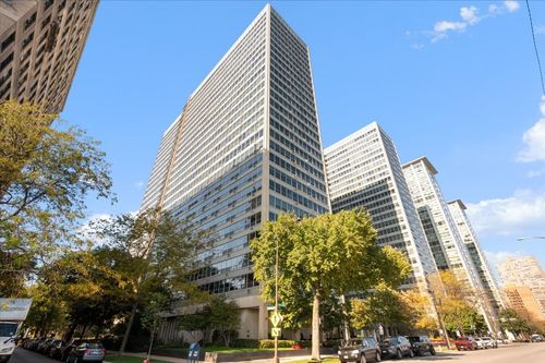 1016-3550 N Lake Shore Drive, Chicago, IL, 60657 | Card Image