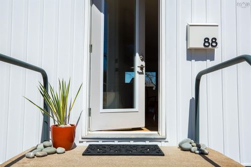 88 Hillcrest St, Bridgewater, NS, B4V1T3 | Card Image