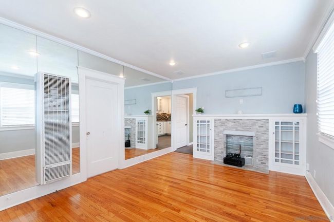 Light and bright with surround sound | Image 4