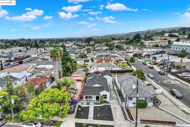 2327 99 Th Ave, House other with 2 bedrooms, 1 bathrooms and 1 parking in Oakland CA | Image 4