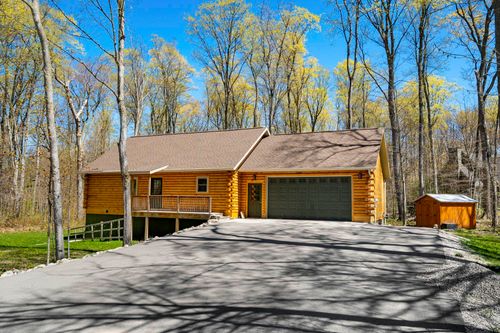 2558 E Sugar Maple Dr, Cedar, MI, 49621-9441 | Card Image