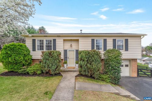 704 Carann St, STAUNTON, VA, 24401-4825 | Card Image