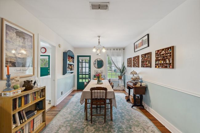 Dedicated dining area with plenty of space for dinner parties! | Image 6