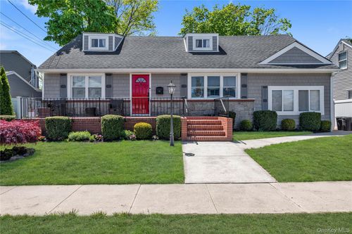 14 Southard Dr, Island Park, NY, 11558-1421 | Card Image