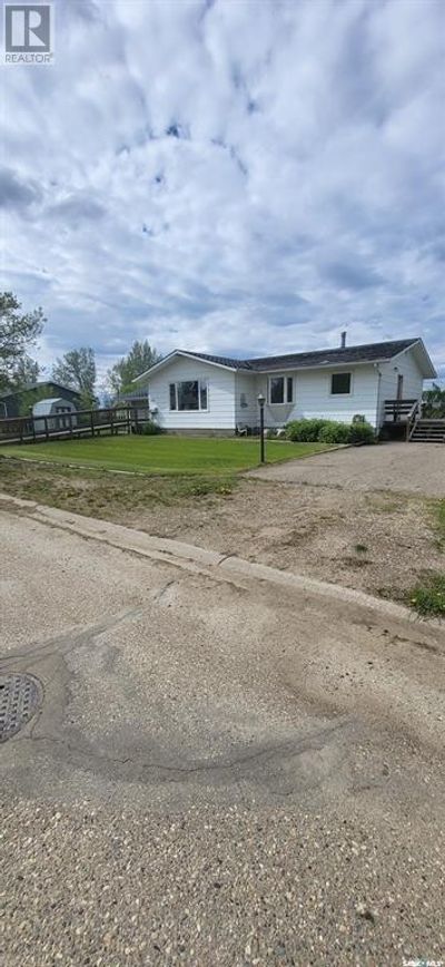 608 Boscurvis Ave, House other with 5 bedrooms, 2 bathrooms and null parking in Oxbow SK | Image 1