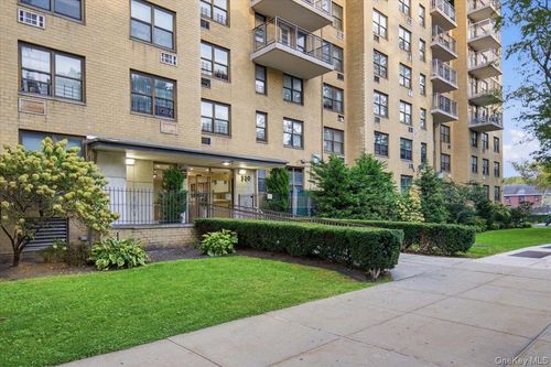 19a-920 Metcalf Avenue, New York, NY, 10473 | Card Image