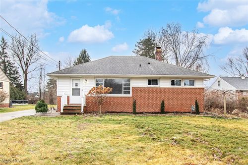 19819 Drake Rd, Strongsville, OH, 44149-6833 | Card Image