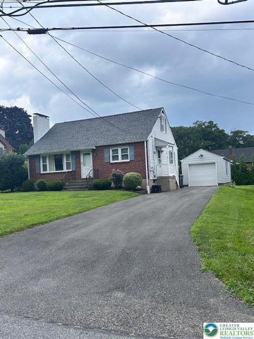 2653 Woodlawn Ave, Palmer Twp, PA, 18045-2729 | Card Image