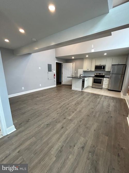 8-13 N 4th Avenue, ROYERSFORD, PA, 19468 | Card Image