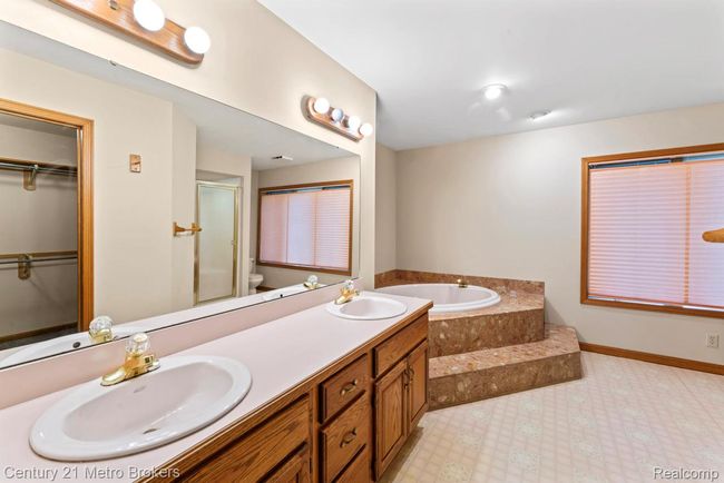 Primary bath | Image 12