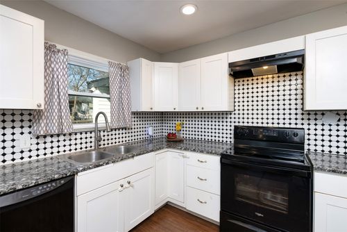 505 Bellevue Dr, Cleburne, TX, 76033-4725 | Card Image