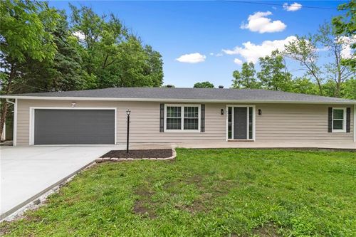 6201 N Topping Ave, Kansas City, MO, 64119-1652 | Card Image