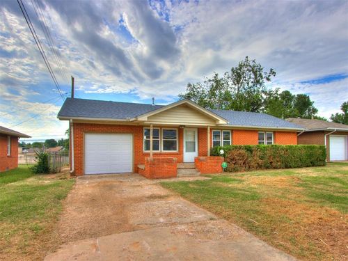 2420 Murray Dr, Midwest City, OK, 73110-4661 | Card Image