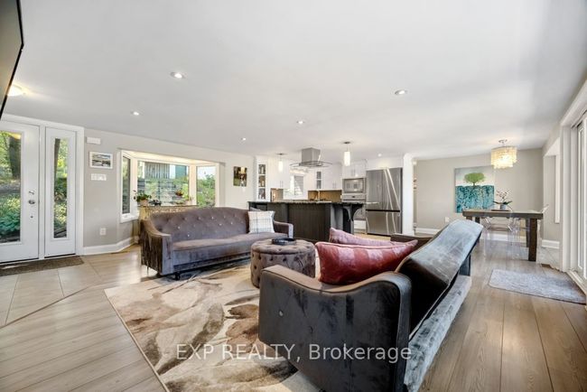 3094 Barlow Cres, House other with 3 bedrooms, 2 bathrooms and 4 parking in Dunrobin ON | Image 12