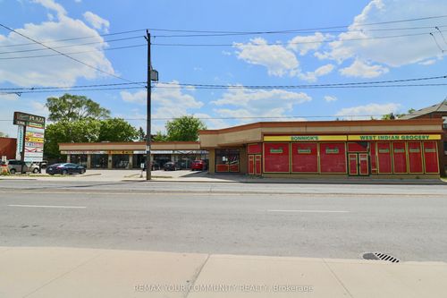 1370 Weston Rd, York, ON, M6M4R8 | Card Image