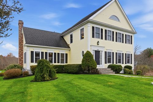 200 Maple St, Stow, MA, 01775-1235 | Card Image