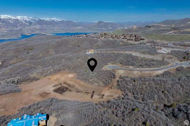 Aerial view with a mountain view | Image 4