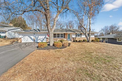 5736 Pembroke Dr, Fitchburg, WI, 53711-5226 | Card Image