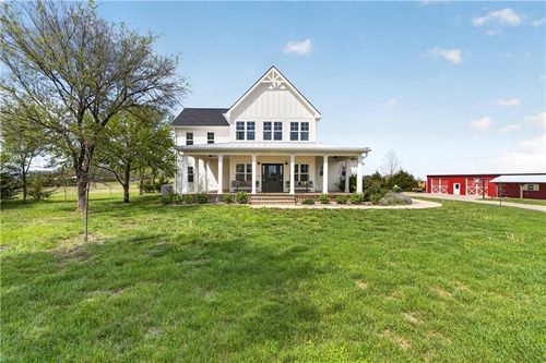 17270 Stillwell Rd, Bonner Springs, KS, 66012-7697 | Card Image