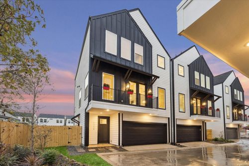 d-719 Thornton Rd, Houston, TX, 77018-2109 | Card Image