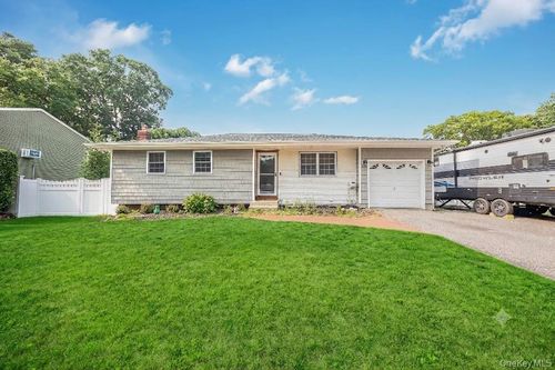 183 Cherokee St, Ronkonkoma, NY, 11779-4606 | Card Image