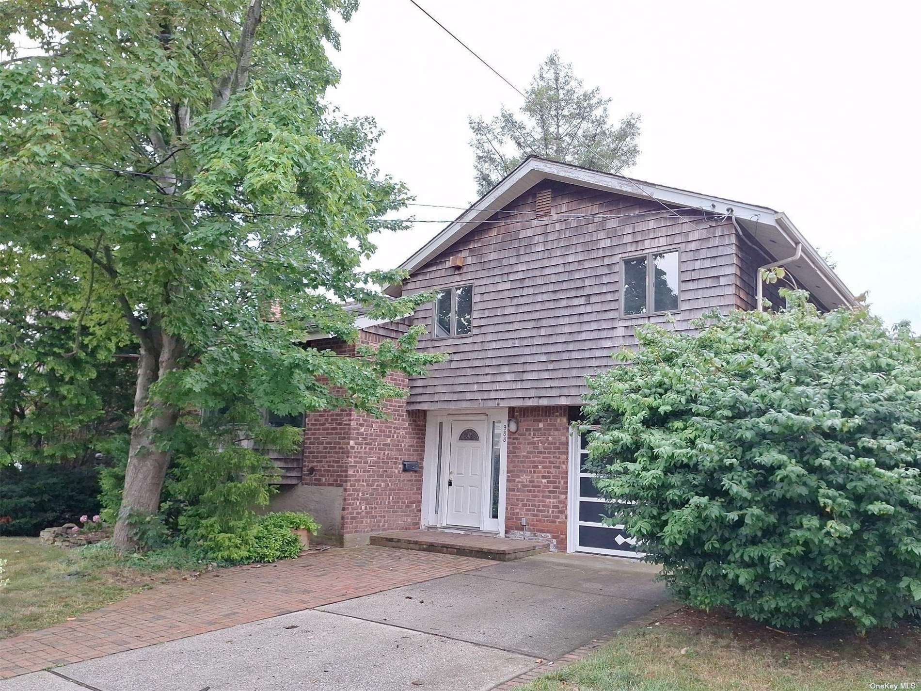 Lydia Pl, Baldwin, NY 11510