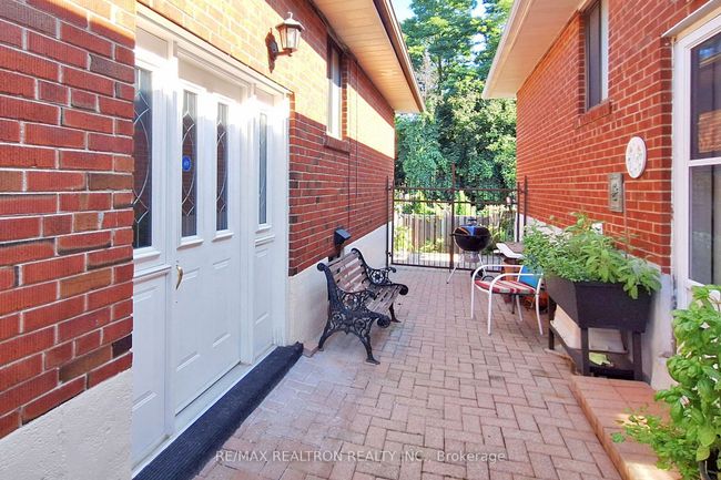 94 Camborne Ave, House other with 4 bedrooms, 2 bathrooms and 5 parking in North York ON | Image 22