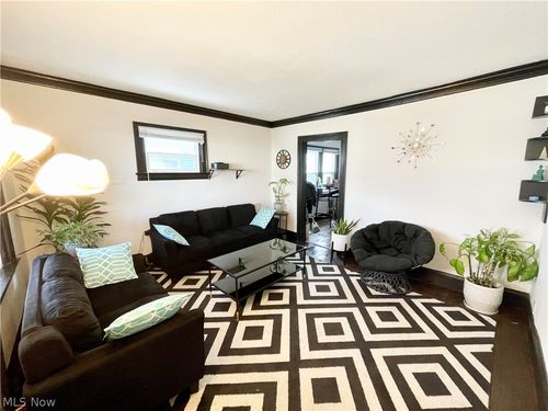 4032 E 142nd St, Cleveland, OH, 44128-1810 | Card Image