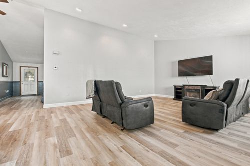 8-48 Lovering St, Medway, MA, 02053-2370 | Card Image