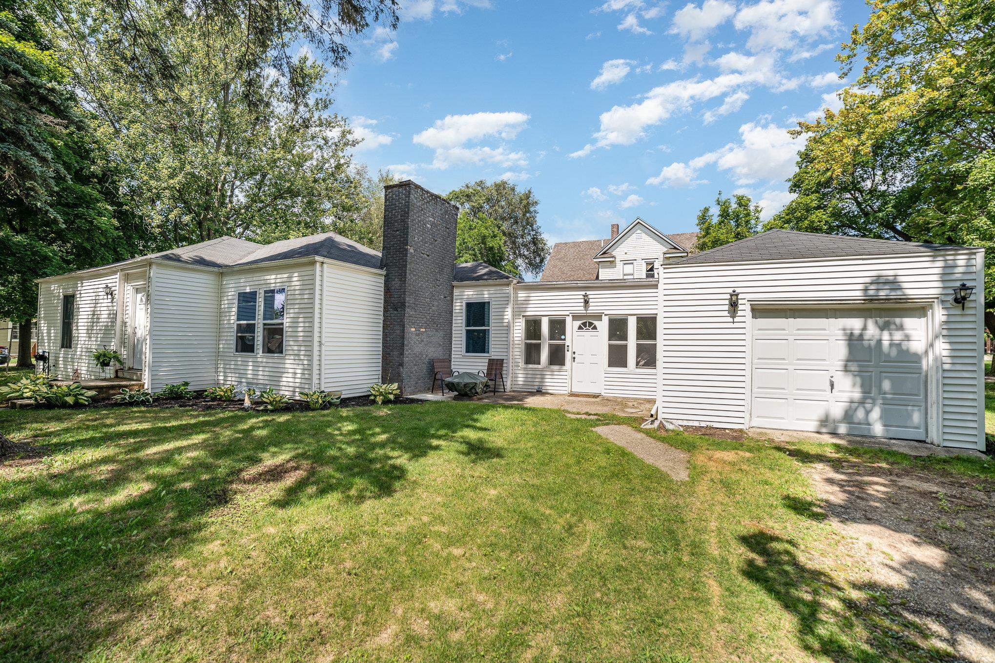 Hall St, Shepherd, MI 48883