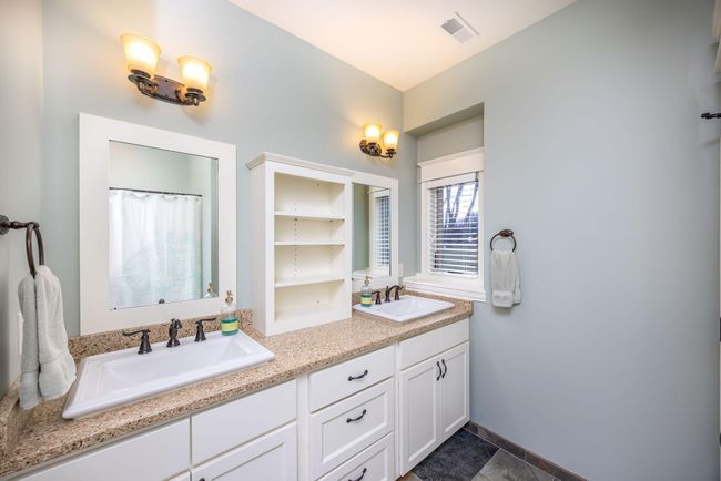 Guest Full bath LL | Image 29