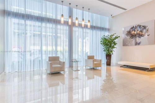 2023-n-1111 Sw 1st Ave, Miami, FL, 33130-5401 | Card Image