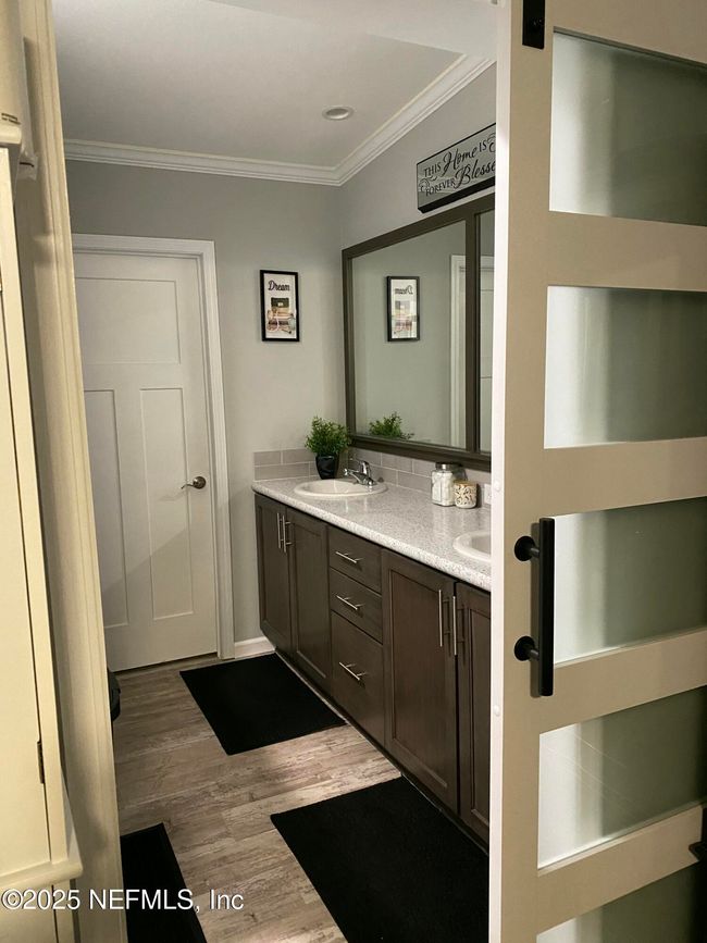 Double sink in owners bath | Image 11