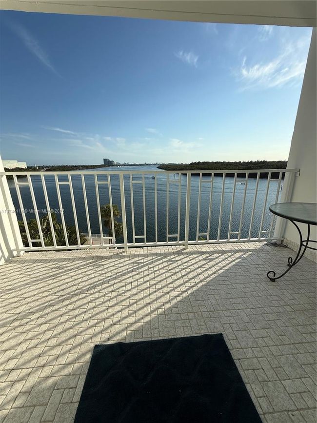 APT-628 - 500 Bayview Dr, Condo with 1 bedrooms, 2 bathrooms and null parking in Sunny Isles Beach FL | Image 5