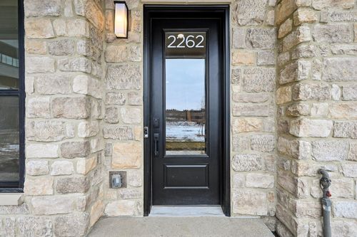 2262 Quarry Trails Dr, Columbus, OH, 43228-8970 | Card Image