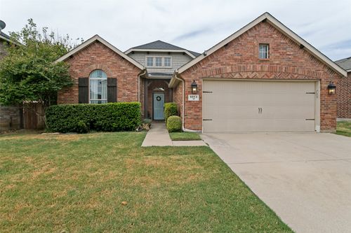 9913 Chrysalis Dr, Fort Worth, TX, 76131-4294 | Card Image
