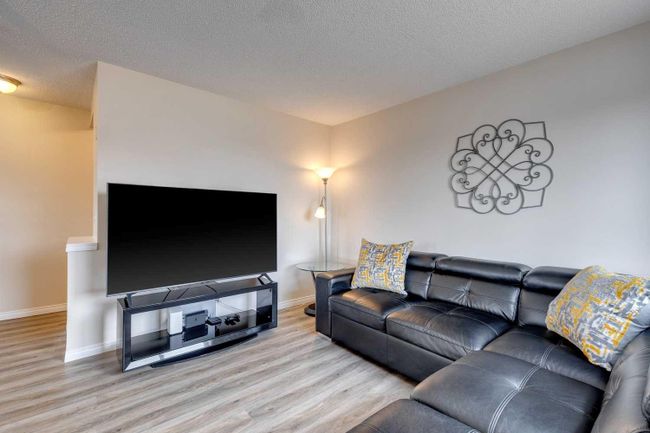 1 - 21 Mckenzie Towne Gate Se, Home with 2 bedrooms, 1 bathrooms and 1 parking in Calgary AB | Image 9