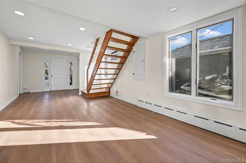 130 Gordon Pl, Freeport, NY, 11520-5618 | Card Image