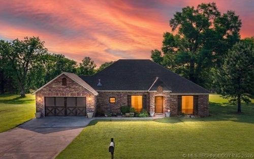 2102 N Peaceful Ln, Stigler, OK, 74462-5145 | Card Image