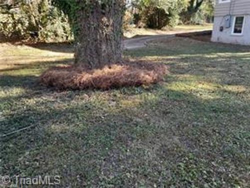 1302 W Market St, Greensboro, NC, 27403-1804 | Card Image