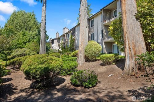 2c-11637 100th Ave Ne, Kirkland, WA, 98034-6518 | Card Image